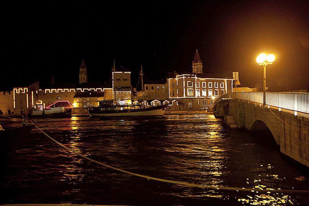 Rooms Livia Trogir Dış mekan fotoğraf