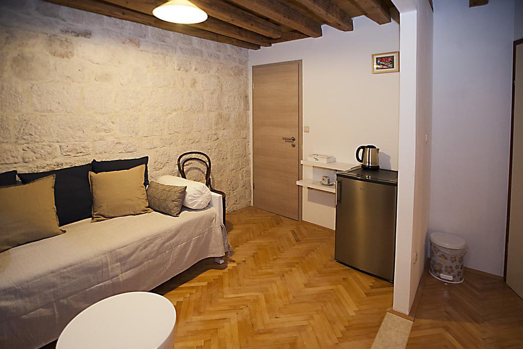 Rooms Livia Trogir Oda fotoğraf